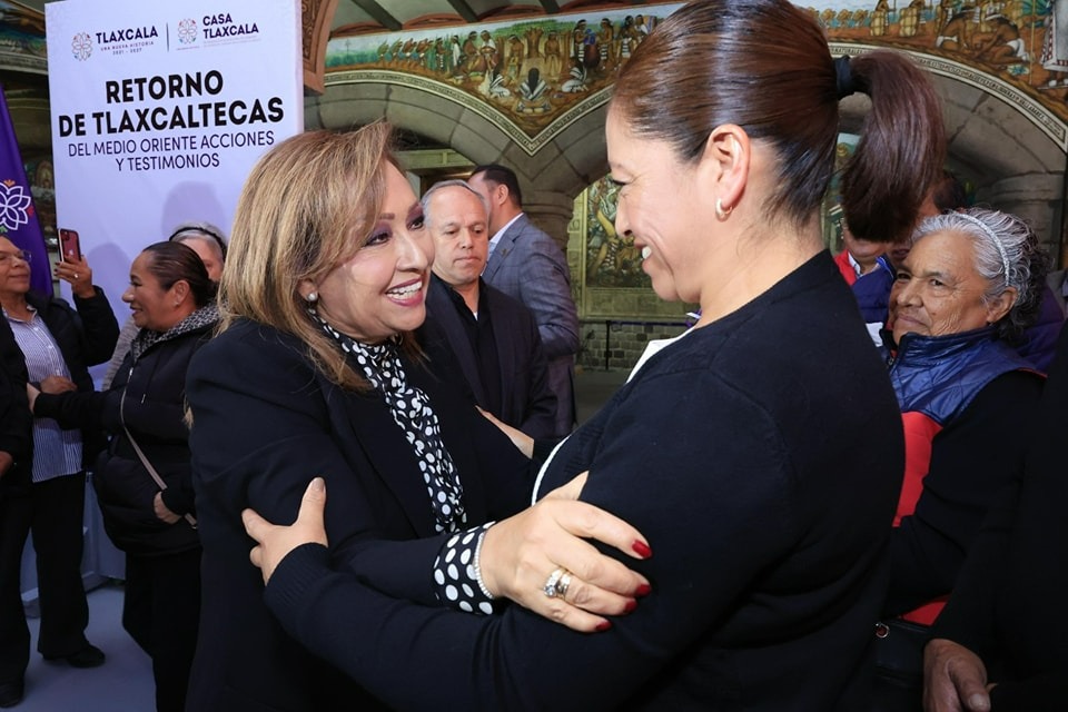 Recibe Gobernadora Lorena Cuéllar a tlaxcaltecas rescatados del conflicto armado en Medio Oriente