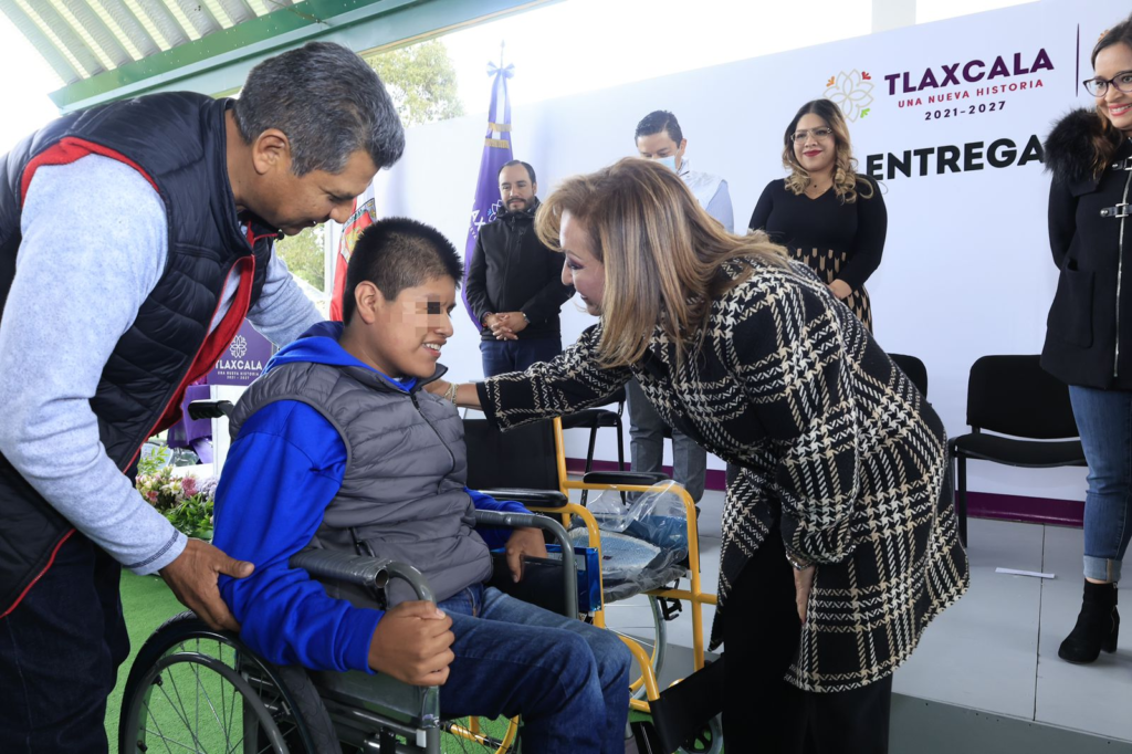Entrega Gobernadora Lorena Cuellar ayudas funcionales y prótesis de pierna a infantes con discapacidad