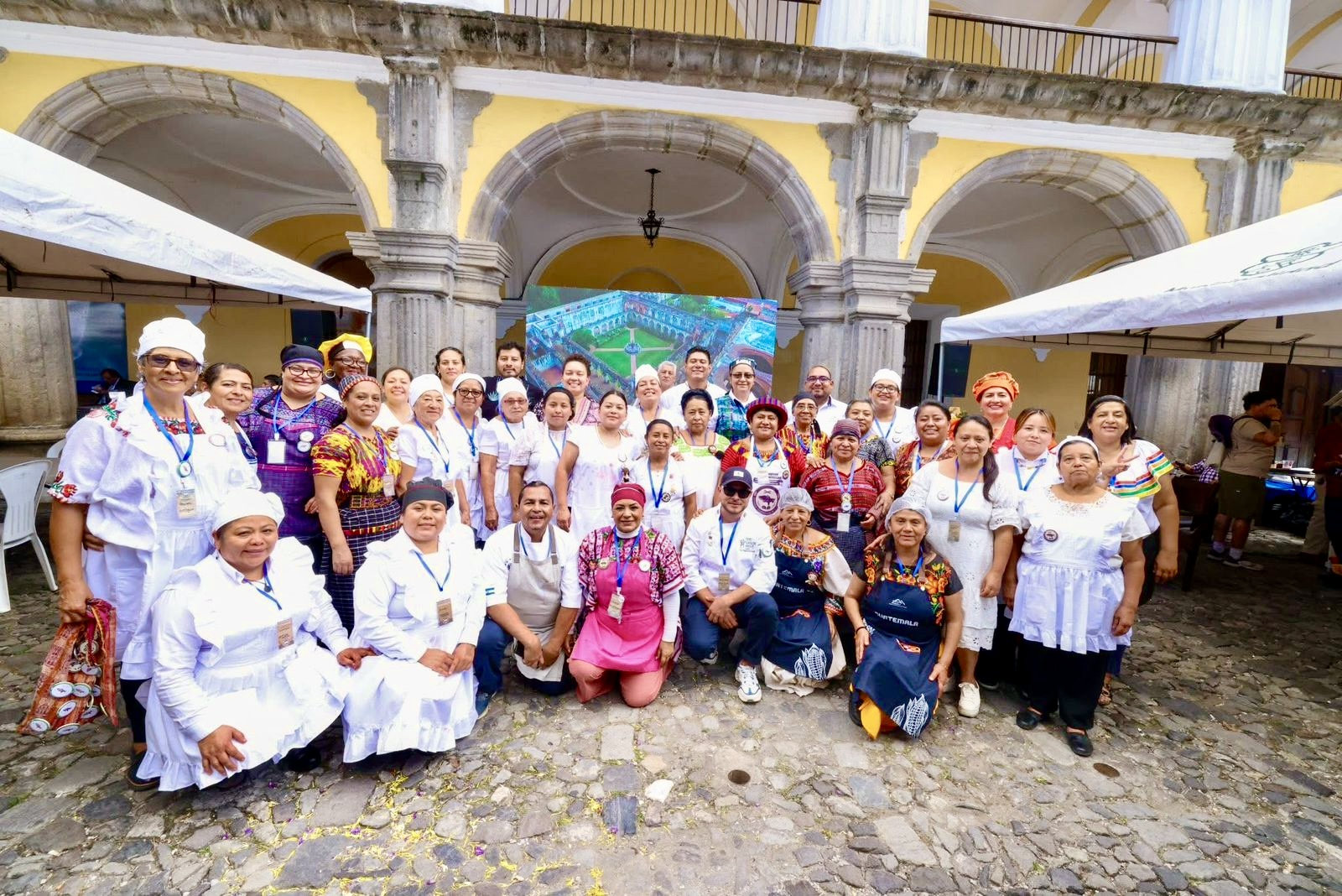 Cocineras y cocineros tradicionales de Oaxaca representan a Valles Centrales y la Mixteca en el Primer Congreso Latinoamericano en Antigua Guatemala