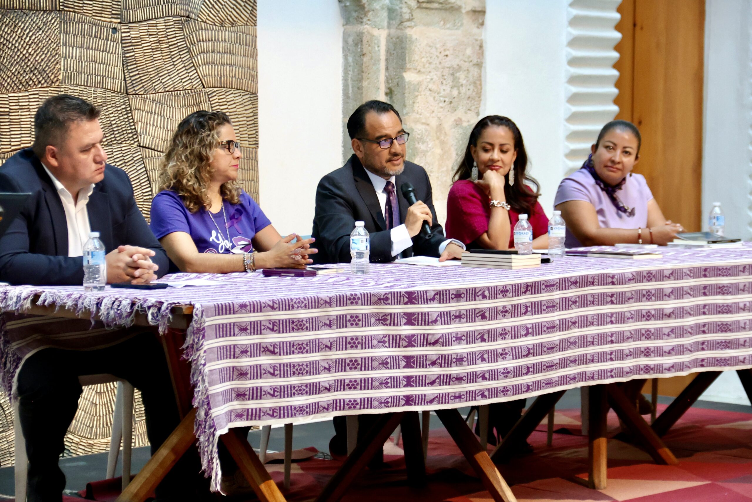 Presentan en Oaxaca el libro “Yo sí te creo”, de Alejandro Magno González